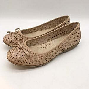 Cliffs by White Mountain Cheryl Ballet Flats Women's 8M Tan Bow Perforated Shoes